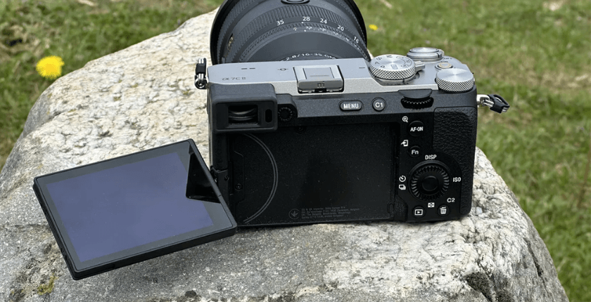 Sony A7C II thiết kế nhỏ gọn