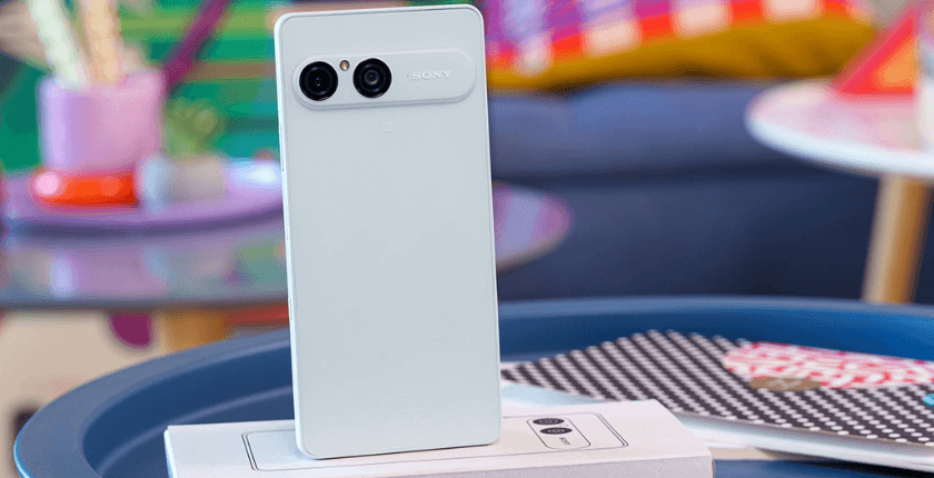 Thiết kế nhỏ gọn, giữ chất riêng của Xperia