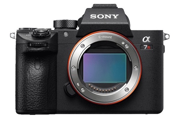 Máy ảnh Sony Alpha A7R Mark IIIA có là một siêu phẩm nổi bật.